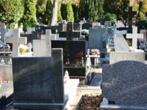 pulizie cimiteriali lapide pulizia